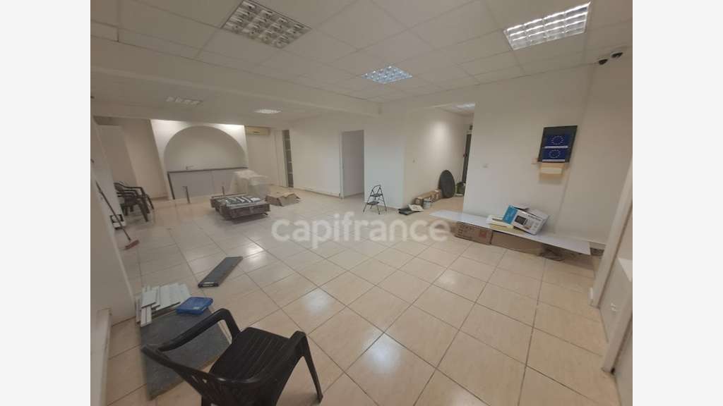 Local/bureau à vendre (973)