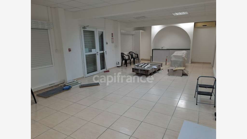 Local/bureau à vendre (973)