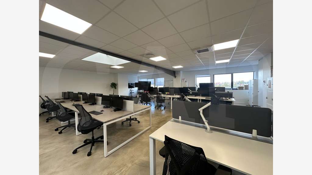 A vendre local 369m² Ecopôle Sud Est Rennes