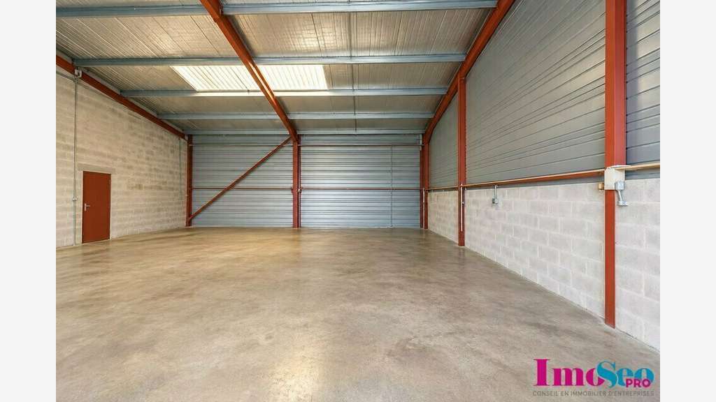 Entrepôt de 150m² à vendre en ZA à Cestas