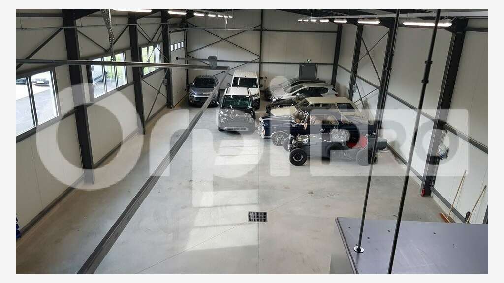 Local d'activité 1375m² à vendre zone UX Ceyzériat