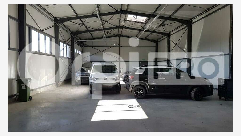 Local d'activité 1375m² à vendre zone UX Ceyzériat