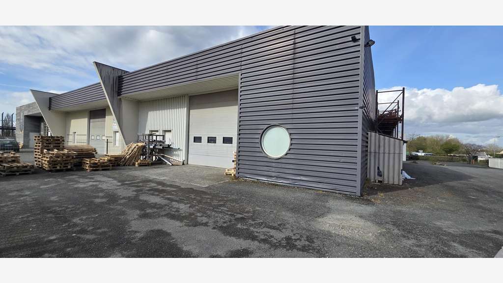 LOCAL D'ACTIVITE/STOCKAGE A VENDRE ANGERS SUD