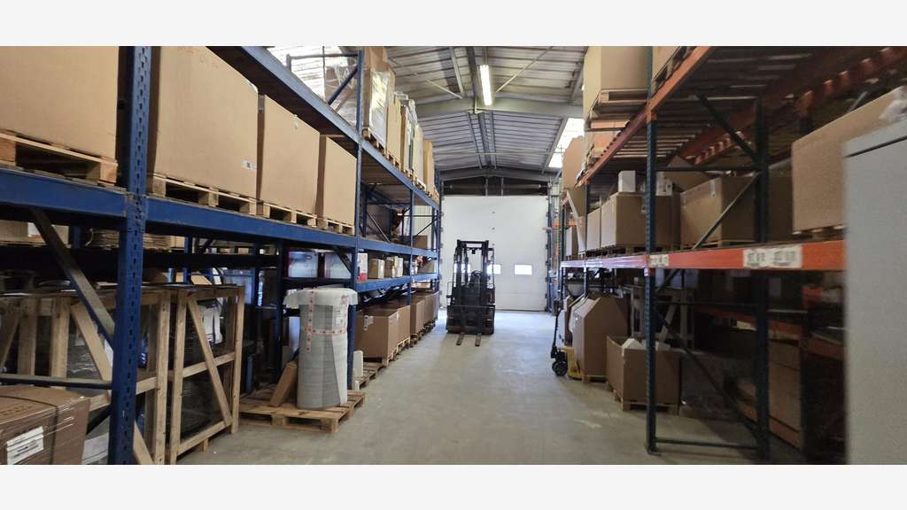 LOCAL D'ACTIVITE/STOCKAGE A VENDRE ANGERS SUD