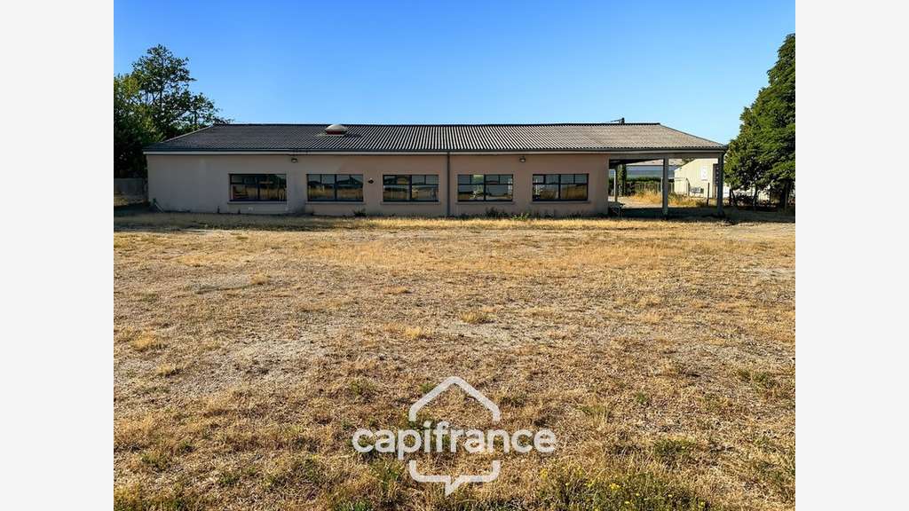 AV Local 480m² terrain 4027m² Chambon-sur Voueize