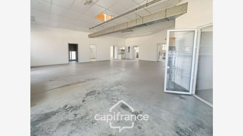 AV Local 480m² terrain 4027m² Chambon-sur Voueize