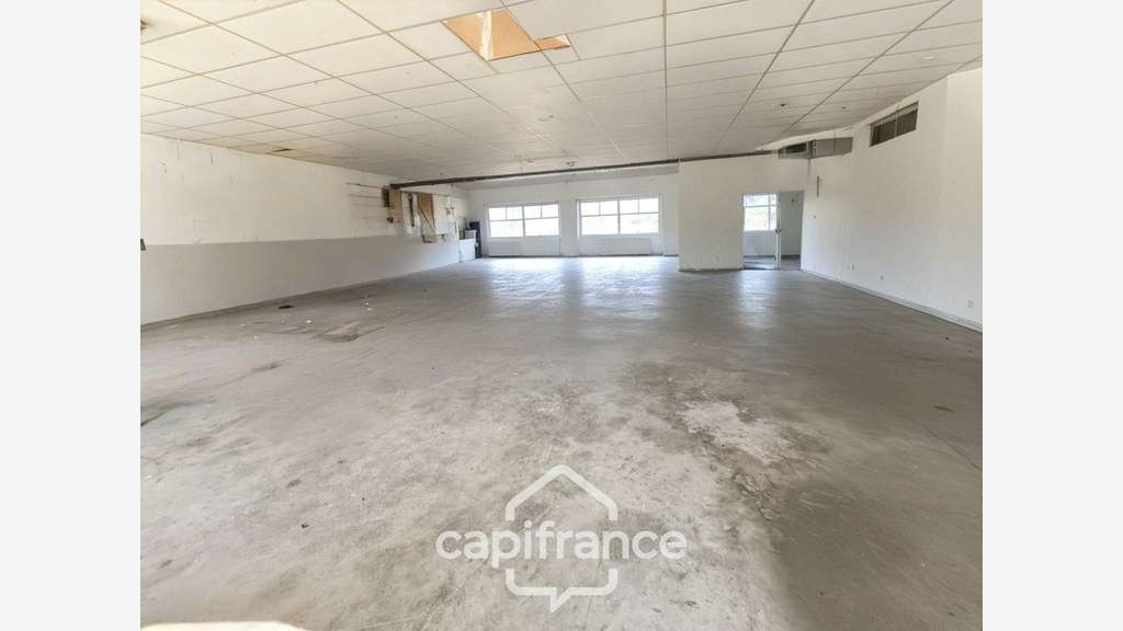 AV Local 480m² terrain 4027m² Chambon-sur Voueize