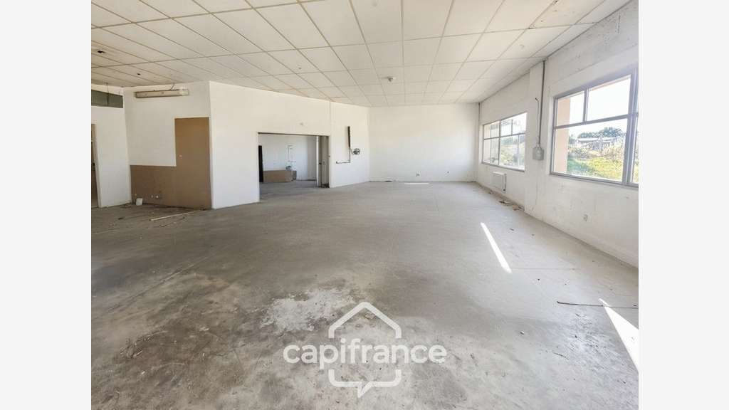 AV Local 480m² terrain 4027m² Chambon-sur Voueize