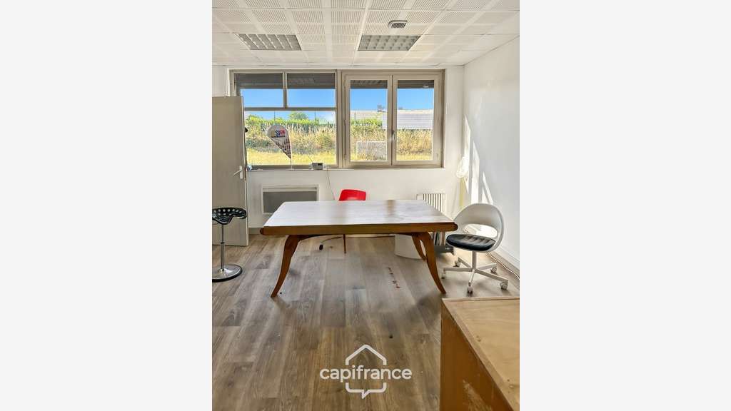 AV Local 480m² terrain 4027m² Chambon-sur Voueize