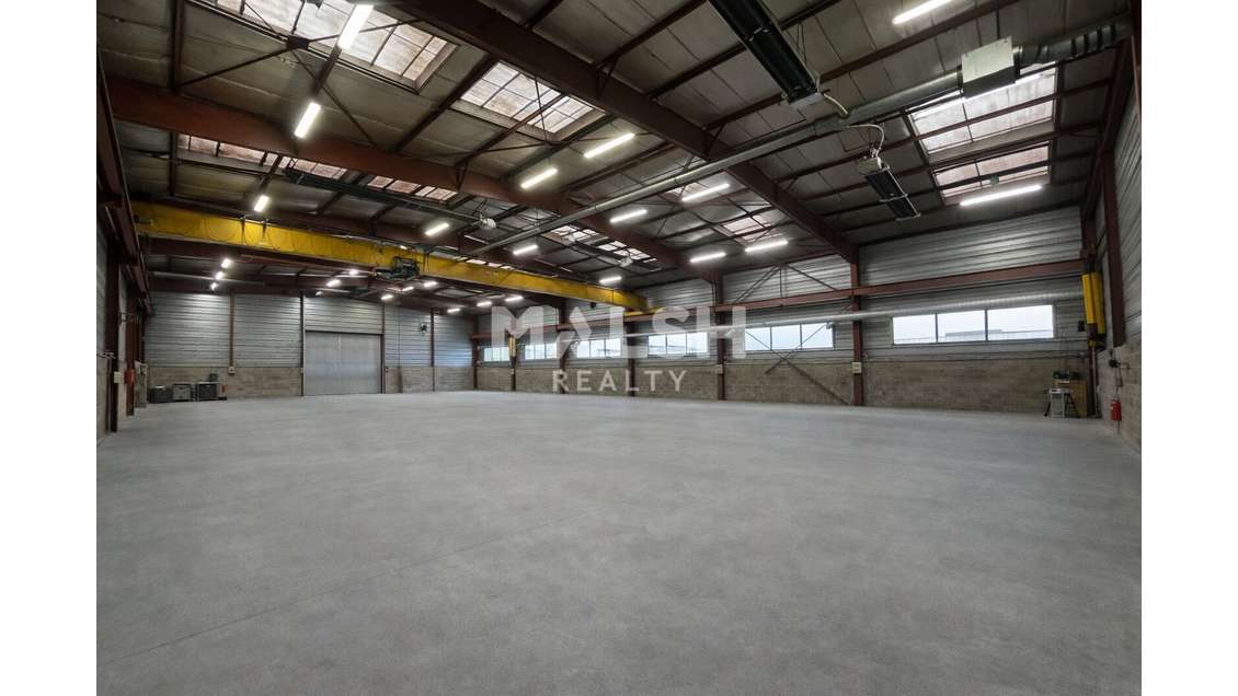 Bâtiment 1500m² sur 3500m² Champagne-au-Mont-d'Or