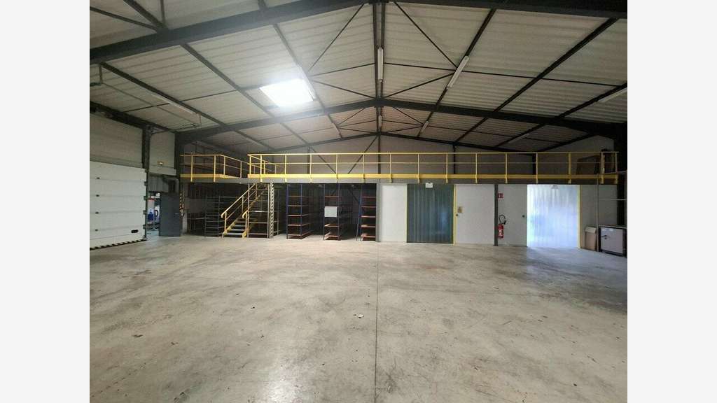 AV bâtiment ind. 1190m² Champigny sous Varennes