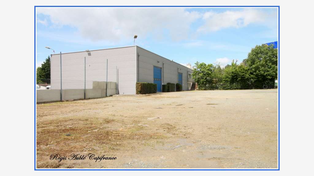 A vendre bâtiment d'activité récent 866m² à Changé