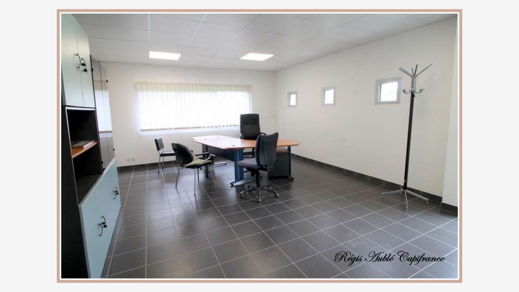 A vendre bâtiment d'activité récent 866m² à Changé