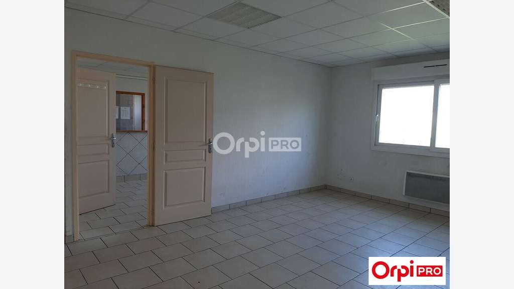 Local d'activité de 179m² à vendre à Chanos-Curson