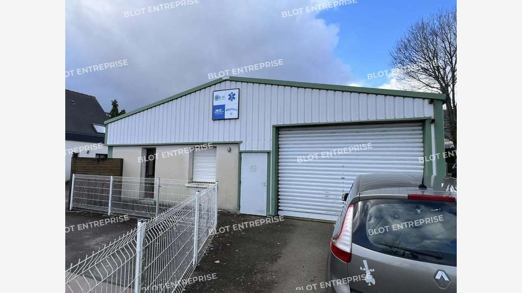 A vendre local d'activités et maison à Chantepie