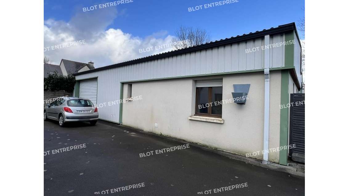 A vendre local d'activités et maison à Chantepie