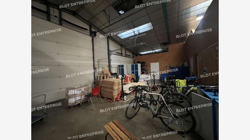 A louer bâtiment 917m² à Rennes Ecopole Sud Est