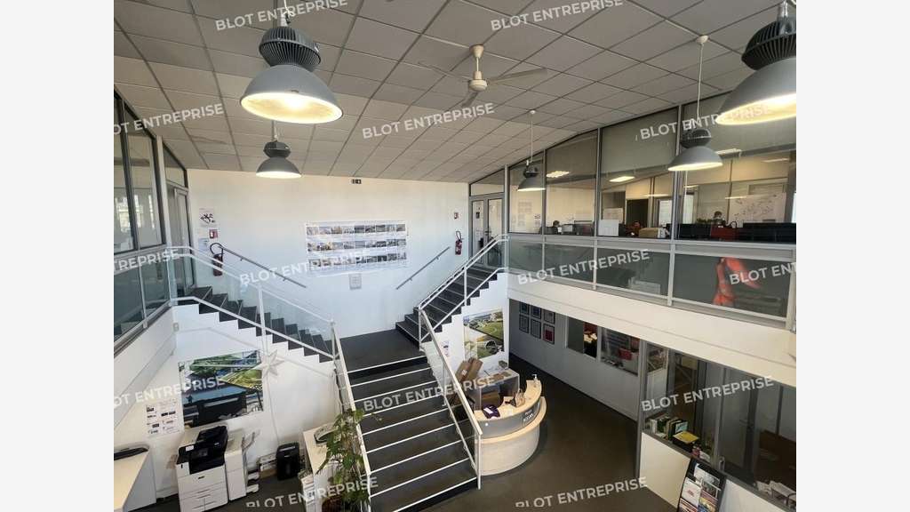 A louer bâtiment 917m² à Rennes Ecopole Sud Est