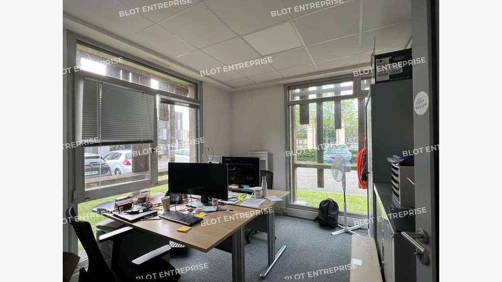 A louer bâtiment 917m² à Rennes Ecopole Sud Est