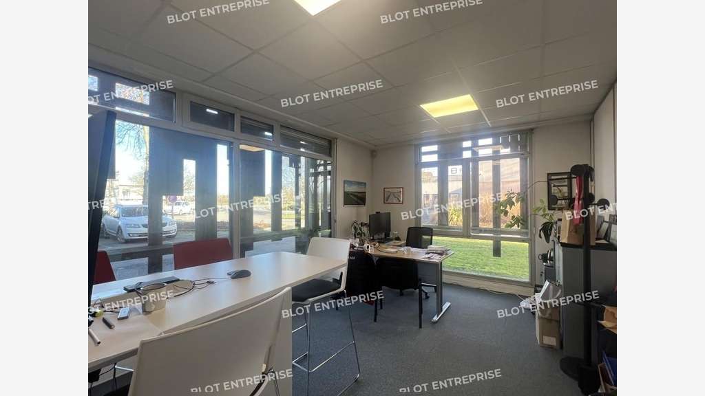 A louer bâtiment 917m² à Rennes Ecopole Sud Est