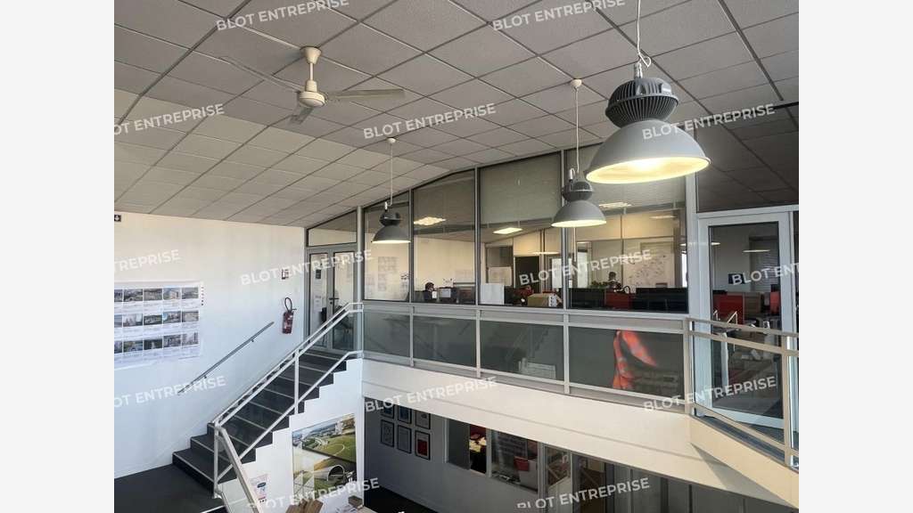 A louer bâtiment 917m² à Rennes Ecopole Sud Est