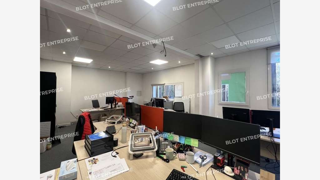 A louer bâtiment 917m² à Rennes Ecopole Sud Est