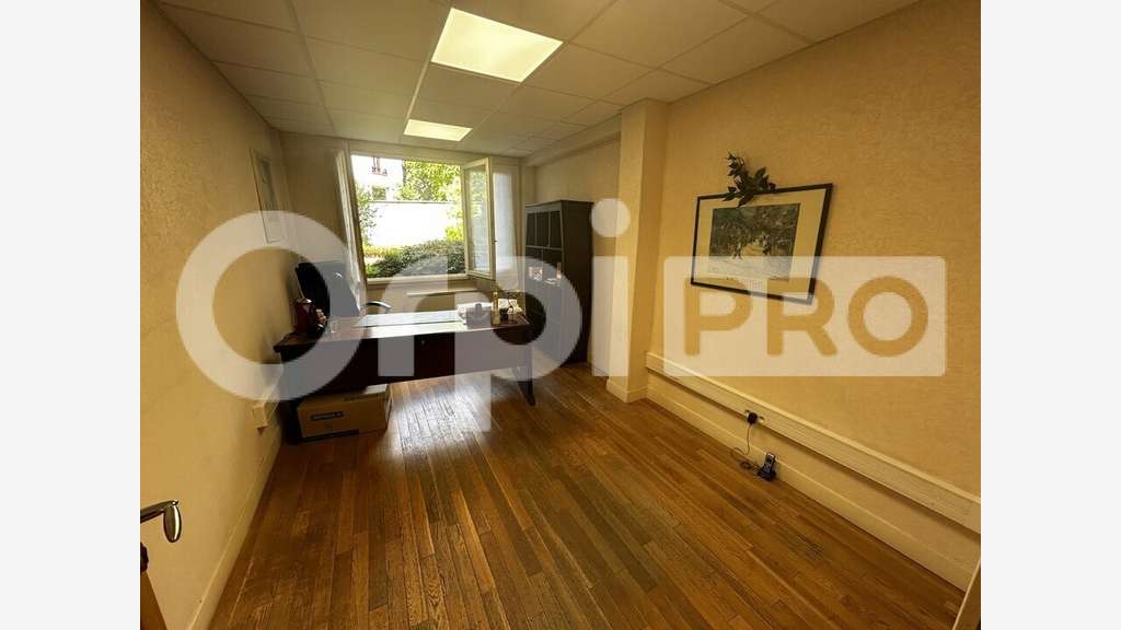 Local professionnel 111m² à vendre Chantilly