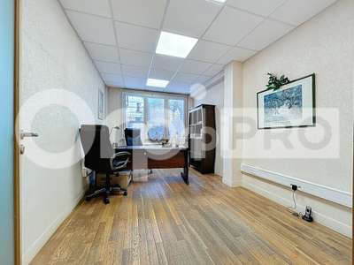 Local professionnel 111m² à vendre Chantilly