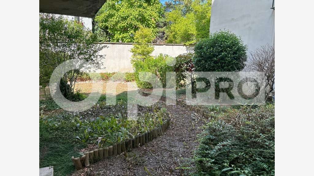 Local professionnel 111m² à vendre Chantilly