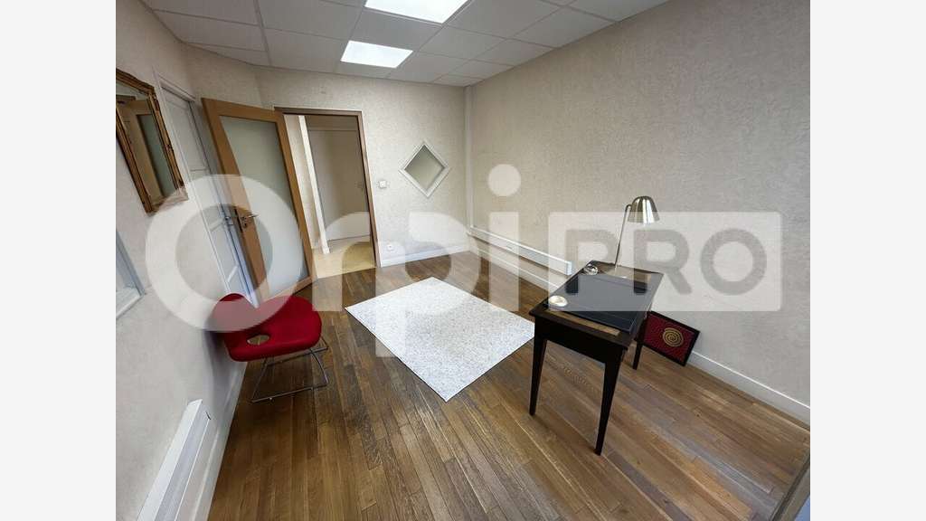 Local professionnel 111m² à vendre Chantilly