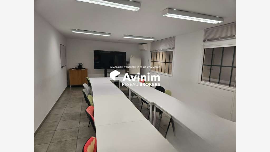 Bâtiment d'activité 1500m² à Charnay-lès-Mâcon