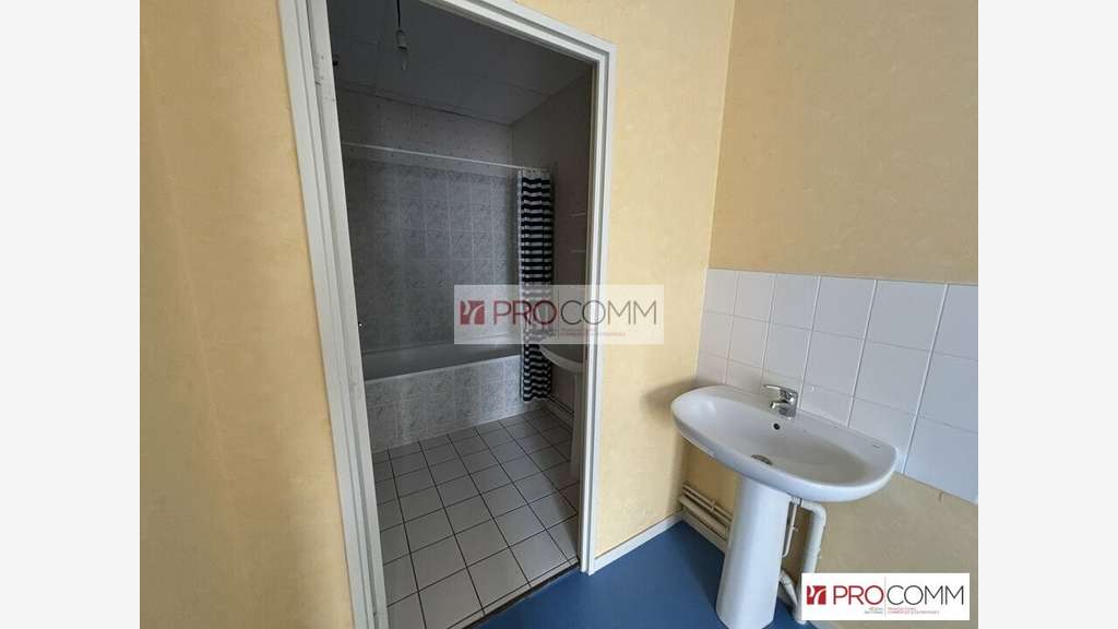 Local d'activité 90m² à vendre à Chartres 