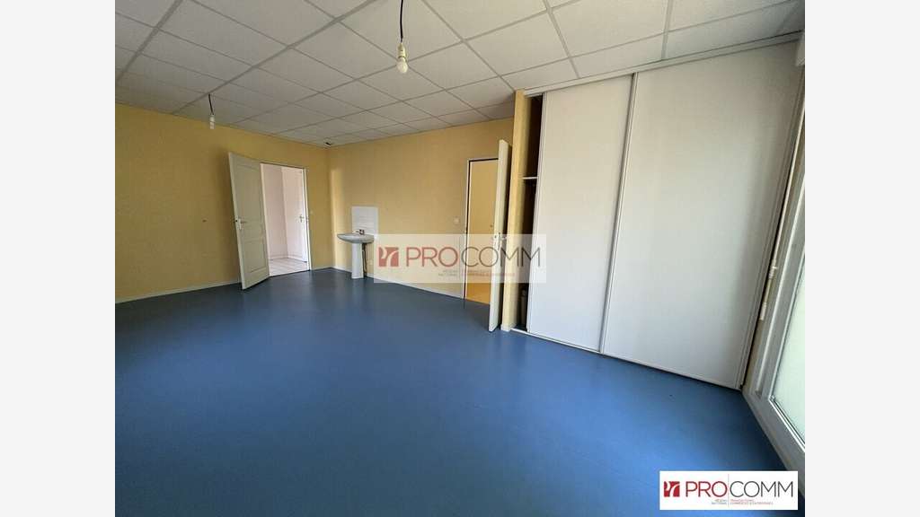 Local d'activité 90m² à vendre à Chartres 