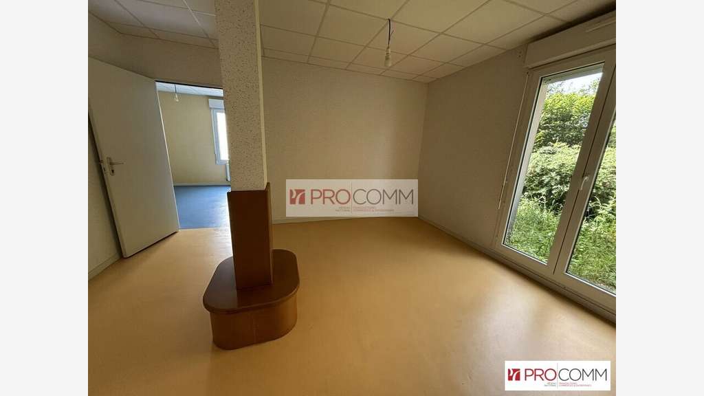 Local d'activité 90m² à vendre à Chartres 
