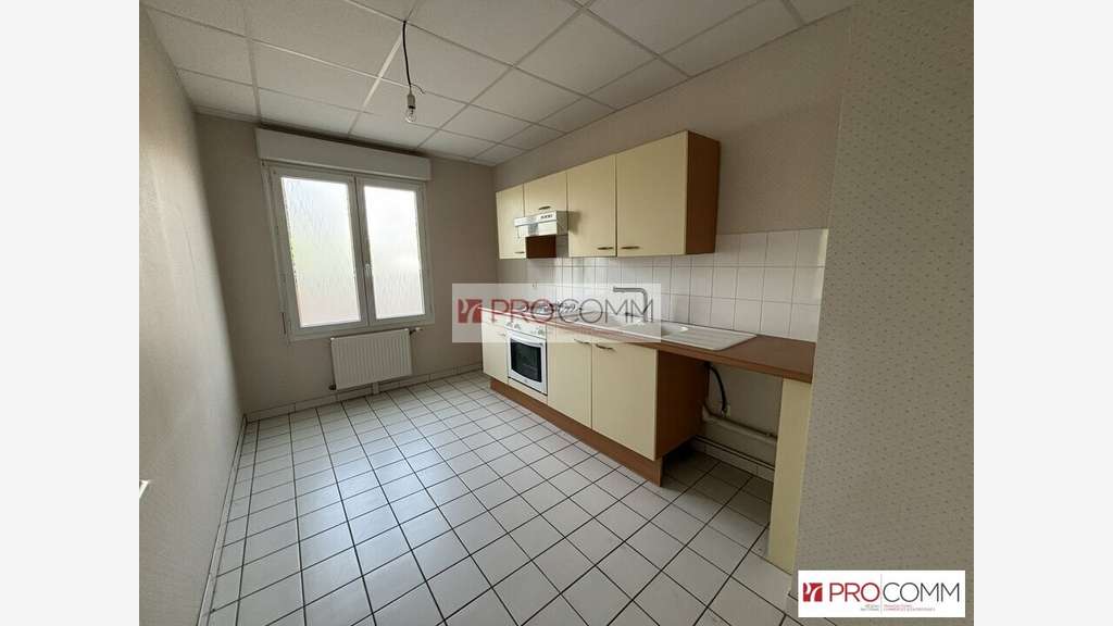 Local d'activité 90m² à vendre à Chartres 