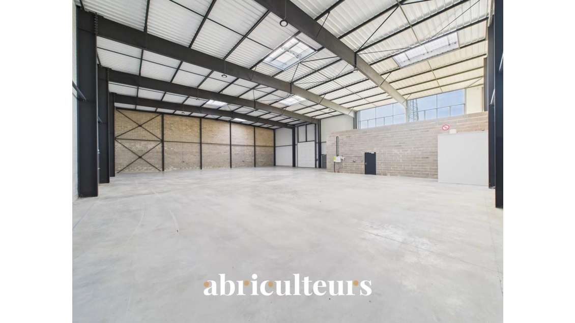 AV local activité neuf 755m² proche Chartres A11