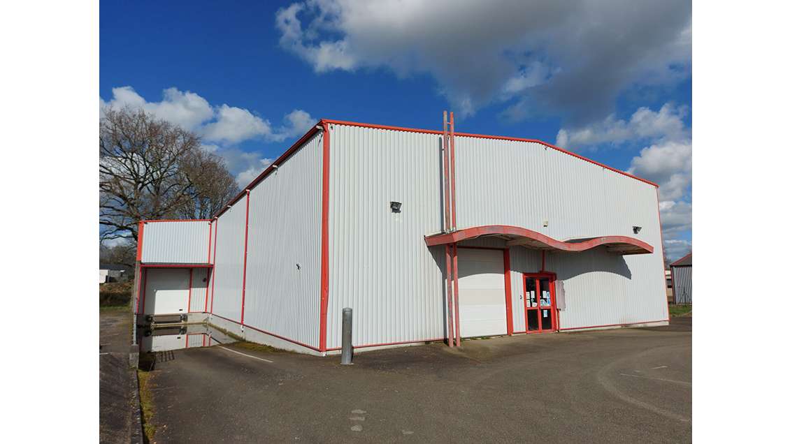 AV local d'activité et stockage à Château-Gontier