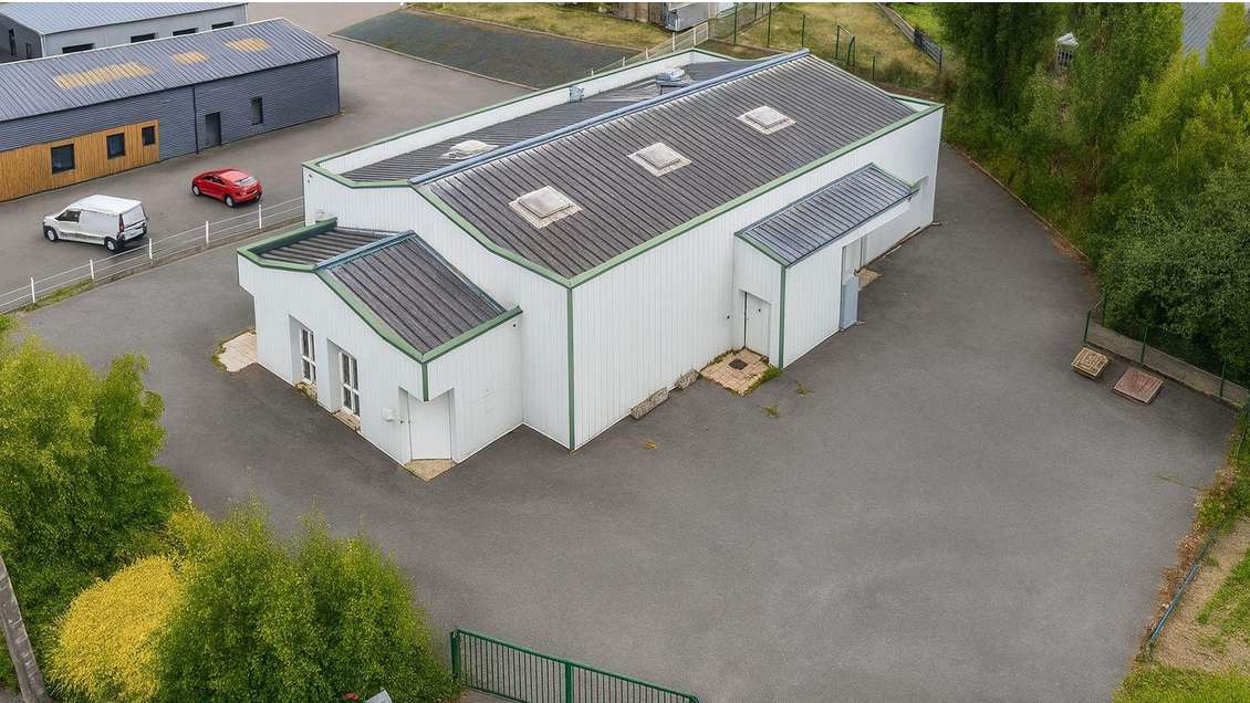 Vente local d'activités 385m² à Châteaubourg