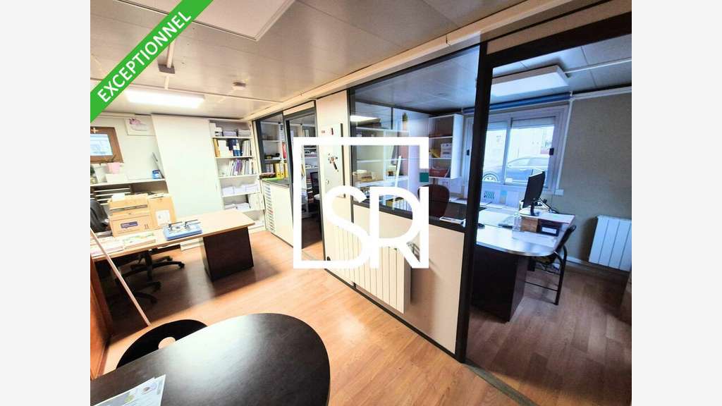 Bâtiment indépendant 576m² à vendre à Châteaugay