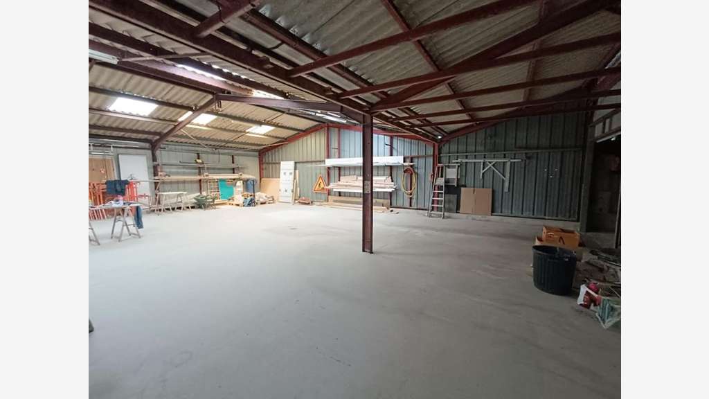 Vente local d'activité 240m² à Châteauneuf du Faou