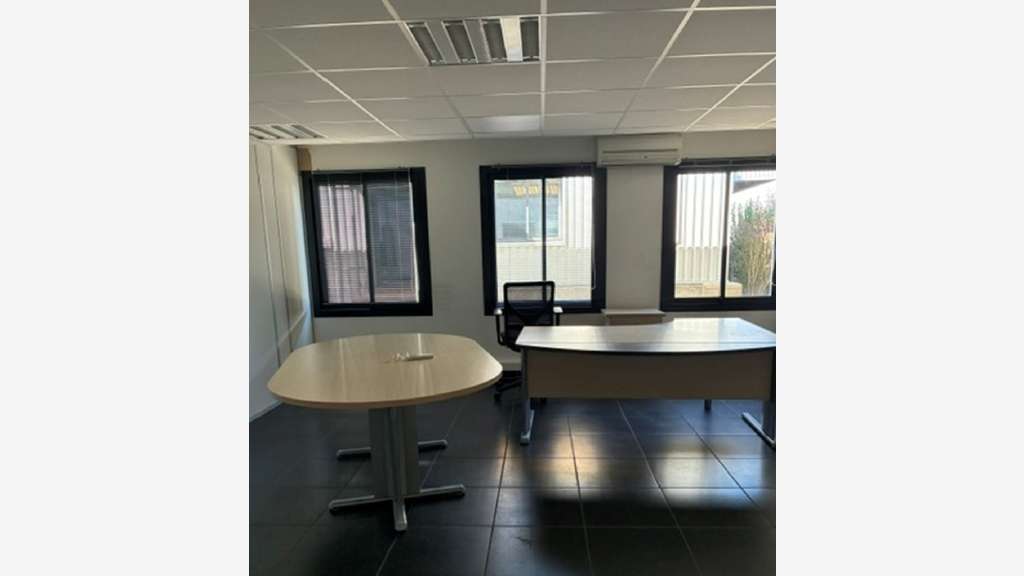 À vendre entrepôt 7 356m² à Châteauneuf-sur-Loire