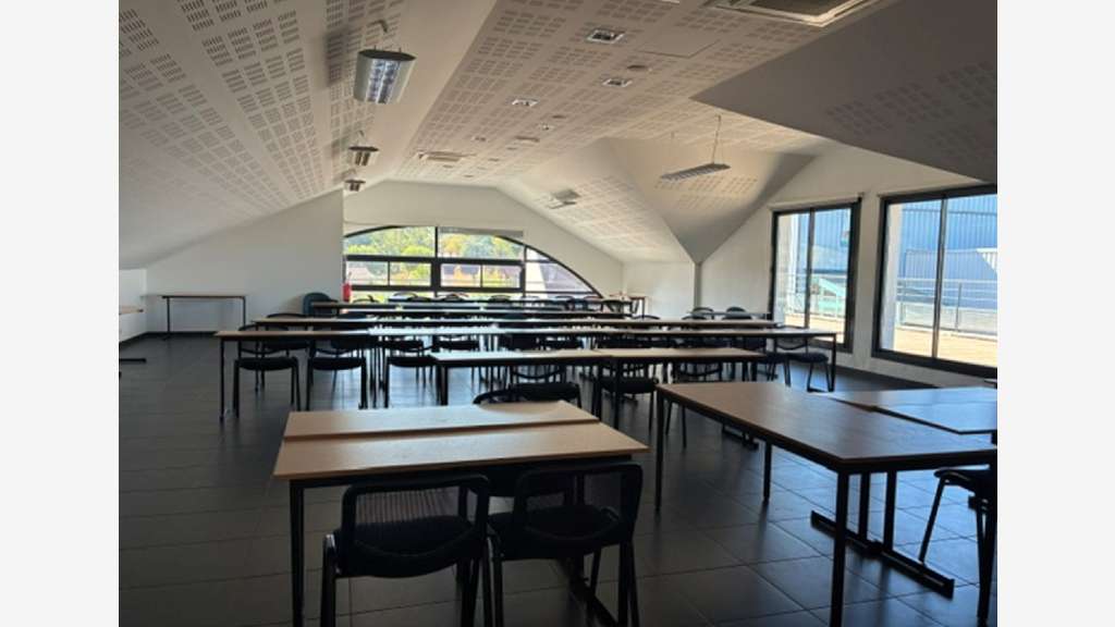 À vendre entrepôt 7 356m² à Châteauneuf-sur-Loire