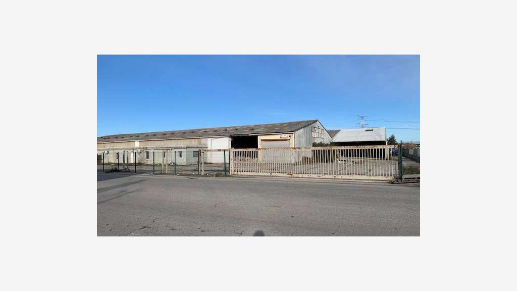 Vente entrepôt 3362m² sur 5247m² à Châteaurenard