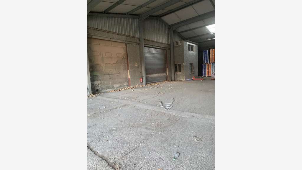 Vente entrepôt 3362m² sur 5247m² à Châteaurenard
