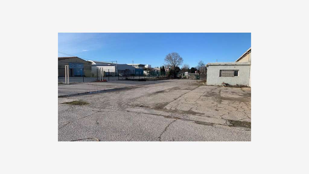Vente entrepôt 3362m² sur 5247m² à Châteaurenard
