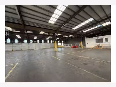À vendre – Entrepôt de 2 847 m² à Châteauroux – In