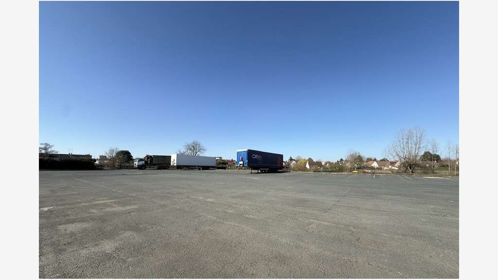 À vendre – Entrepôt de 2 847 m² à Châteauroux – In