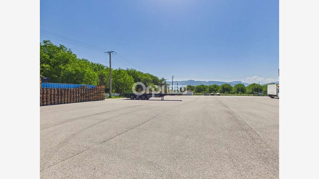 Entrepôt 1360m² à vendre Zone Artisanale de Chatte
