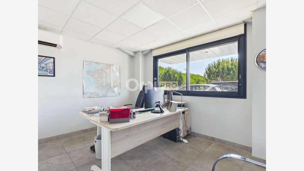 Entrepôt 1360m² à vendre Zone Artisanale de Chatte
