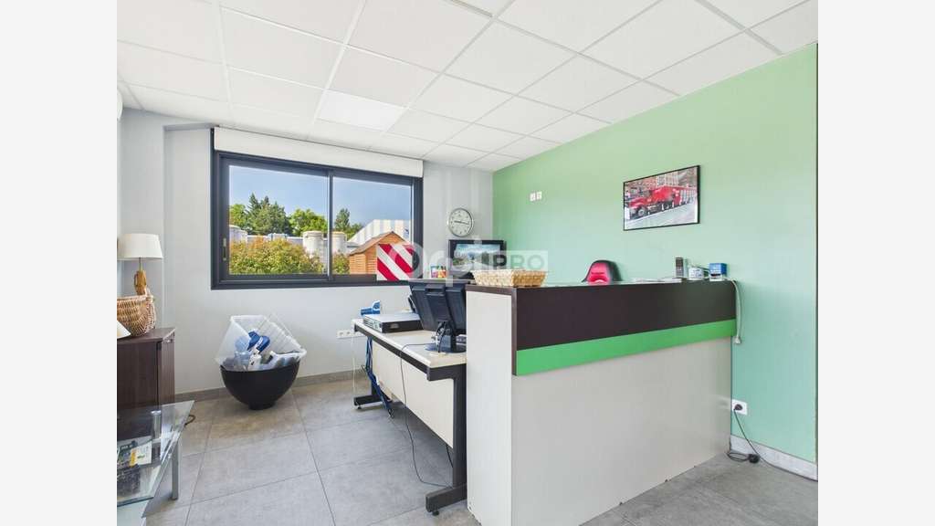 Entrepôt 1360m² à vendre Zone Artisanale de Chatte
